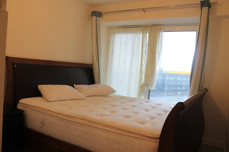 Flat Commander Avenue in Greater London