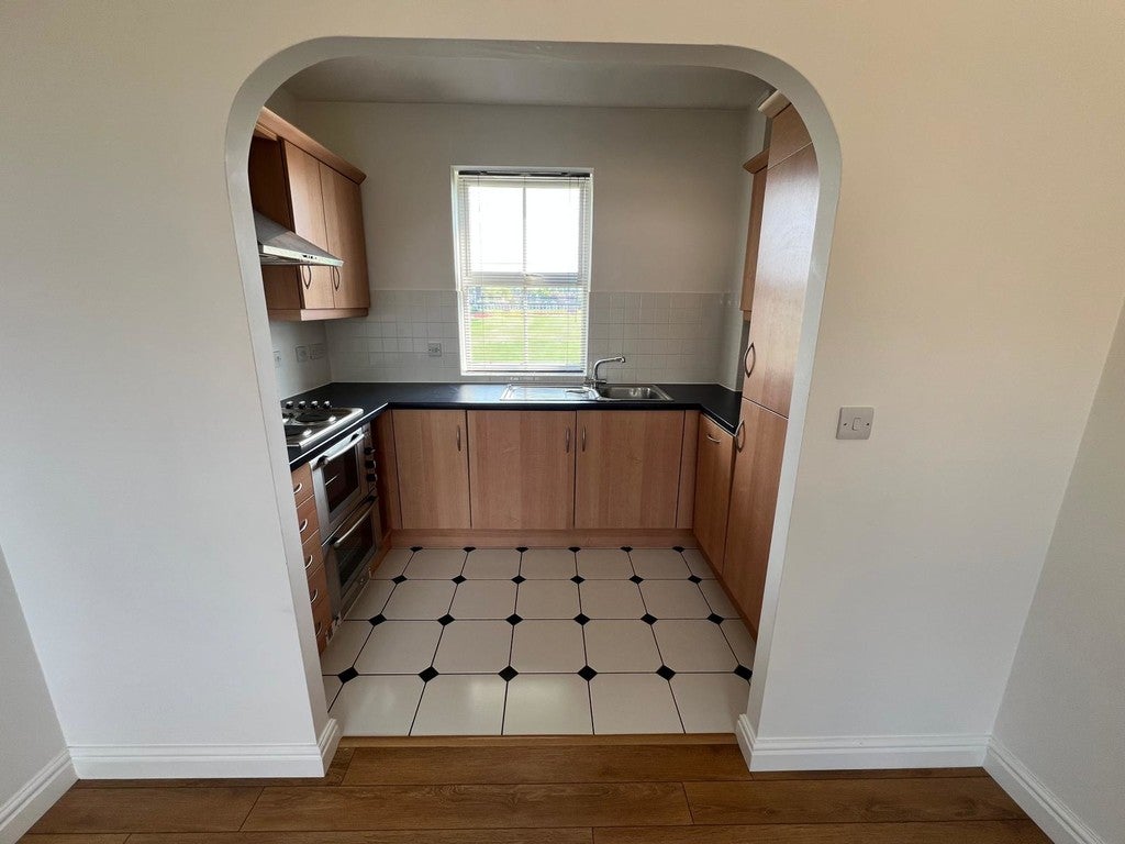 Flat Garden Walk in North Hertfordshire