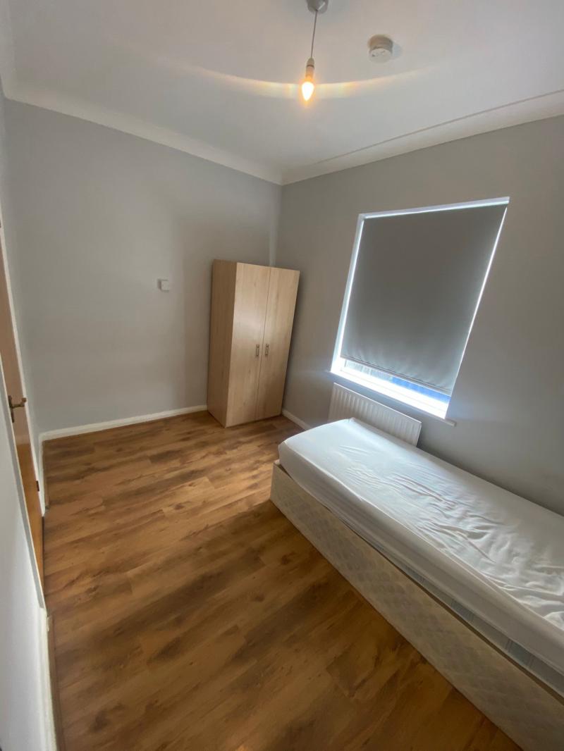 Room London Road in Greater London