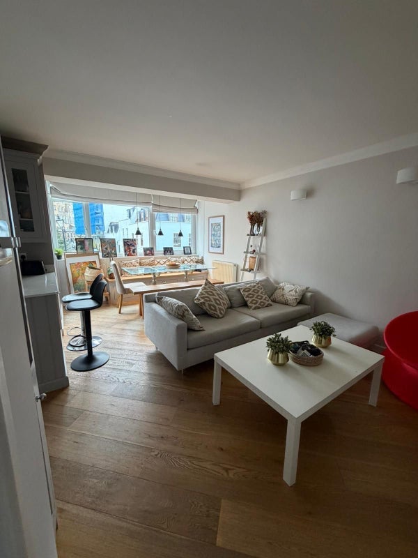 Flat Gloucester Terrace in City of Westminster