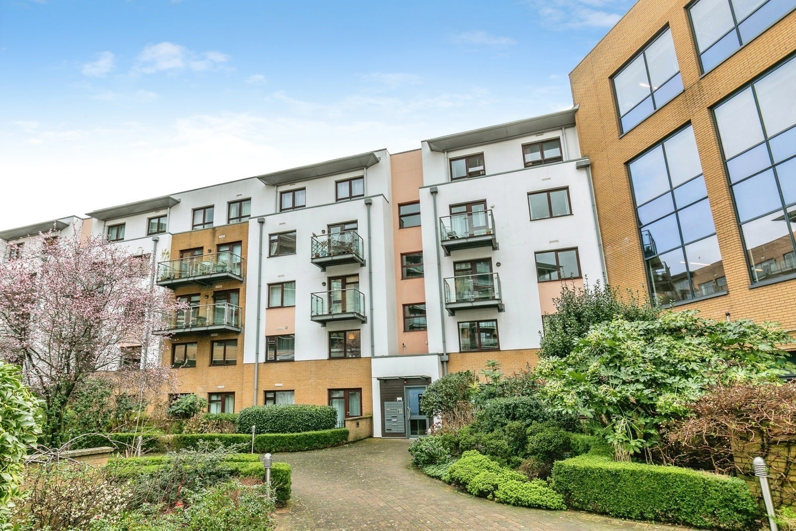 Flat Saint David Mews in Bristol
