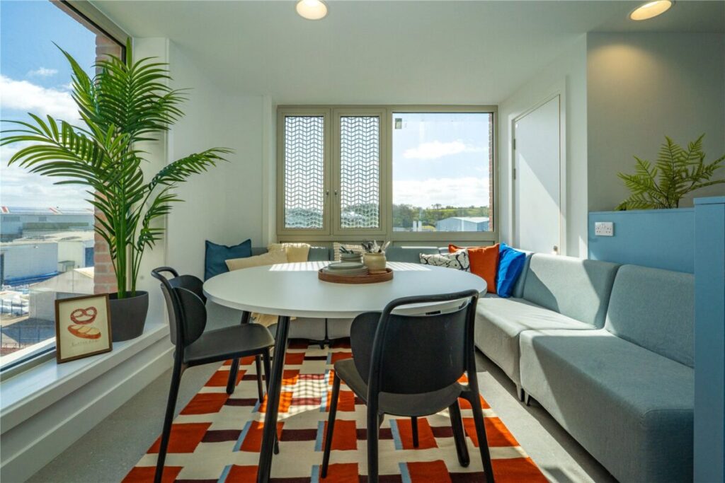 Room Grove Park Avenue in Bristol