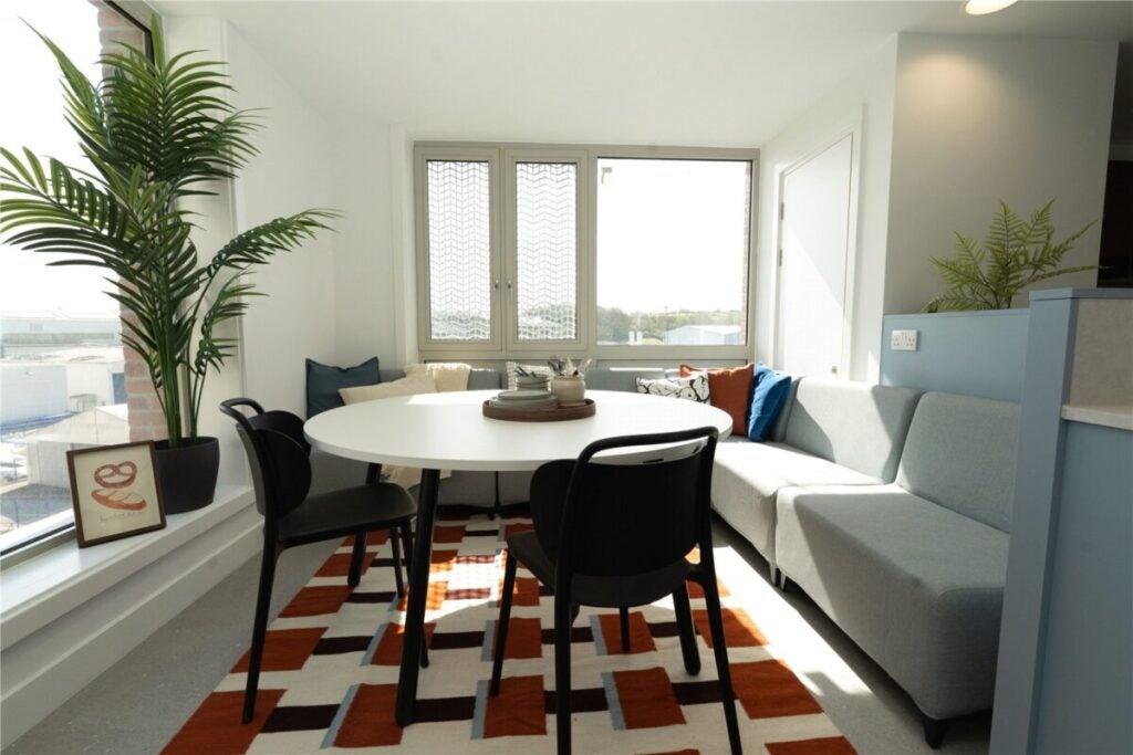 Room Grove Park Avenue in Bristol