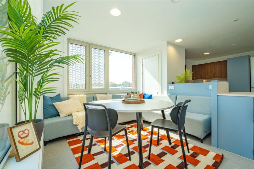 Room Grove Park Avenue in Bristol
