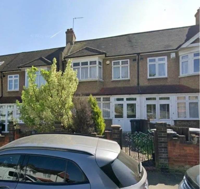 Flat Eastdown Park in Greater London