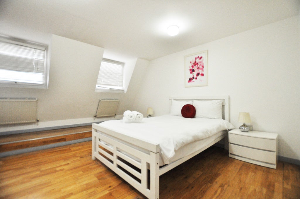 Flat Saint Matthew's Row in Greater London