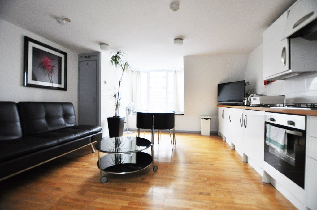Flat Saint Matthew's Row in Greater London