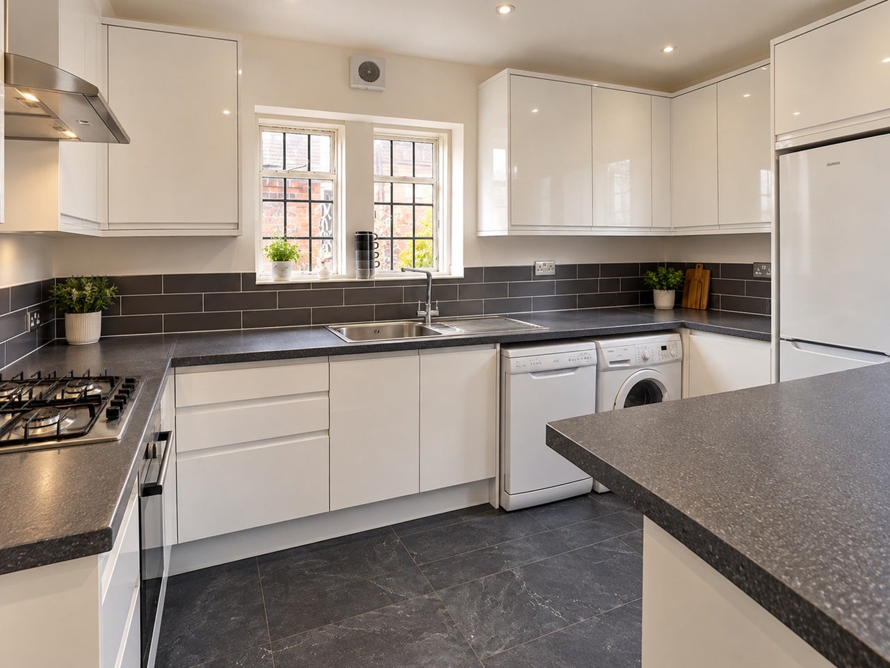 Flat Lyttelton Road in Greater London