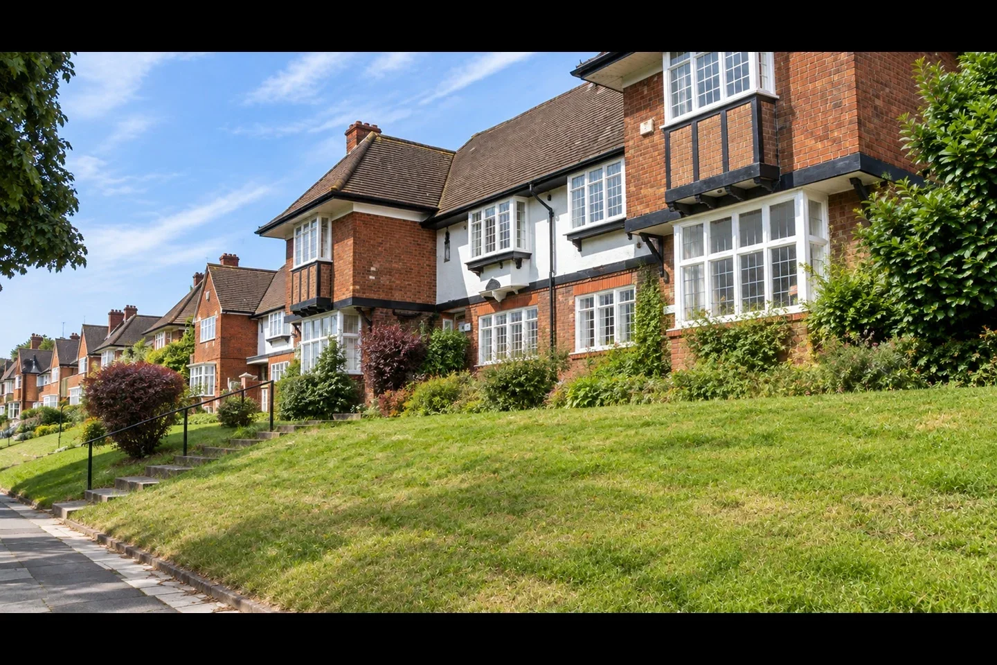 Flat Lyttelton Road in Greater London