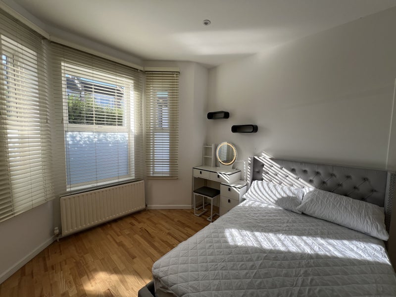 Room Meeson Road in Greater London