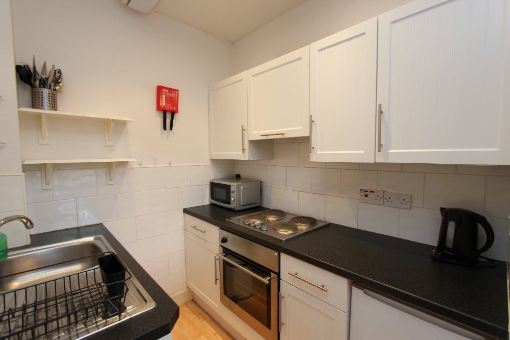 Flat Cathcart Place in City of Edinburgh