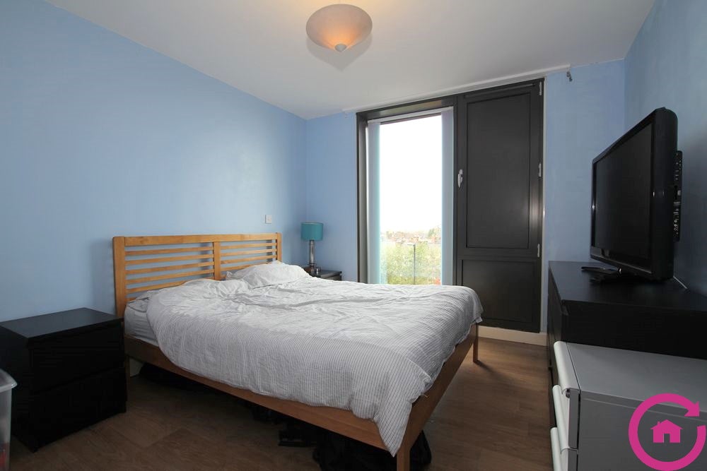 Flat Honeybourne Way in Cheltenham
