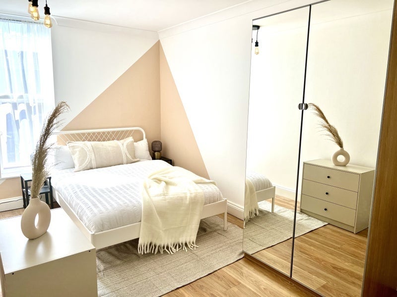 Room Viola Close in Basildon
