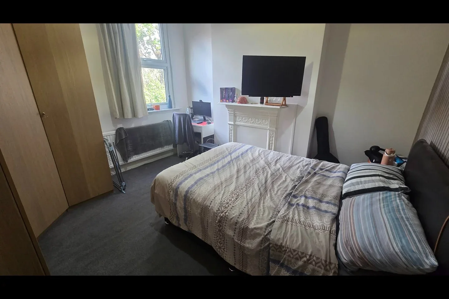 Room All Souls Avenue in Greater London