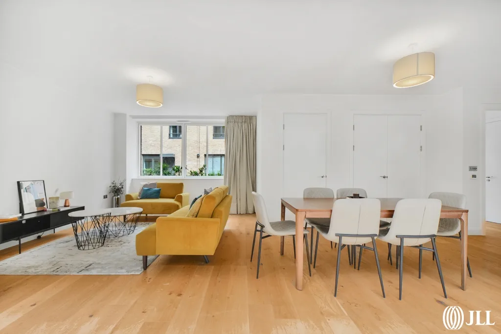 Flat Botanical Mews in Greater London