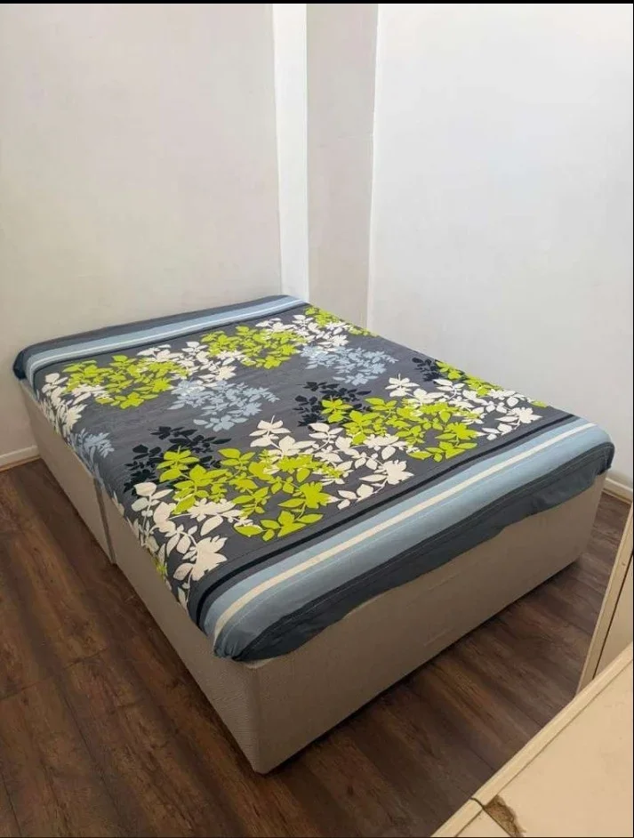 Room Mansfield Road in Greater London