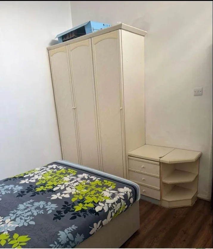 Room Mansfield Road in Greater London