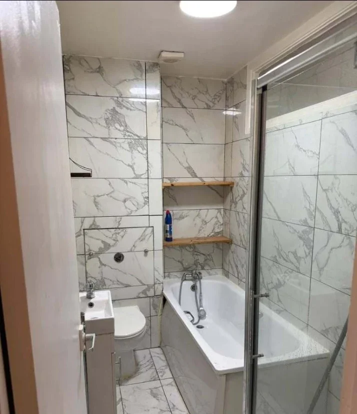 Room Mansfield Road in Greater London
