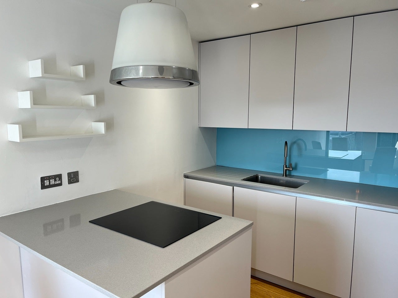 Flat Seagrave Road in Greater London