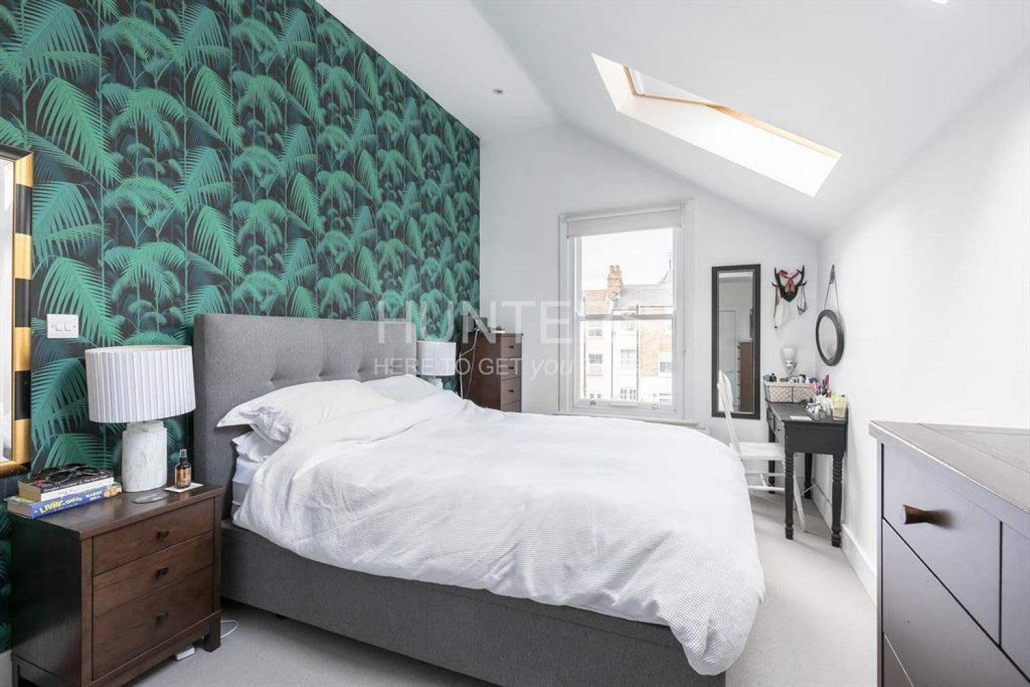 Flat Narford Road in Greater London