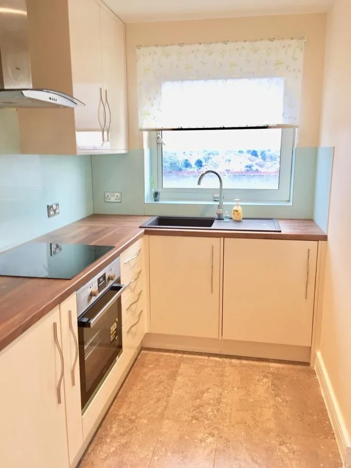 Flat Hainault Street in Greater London