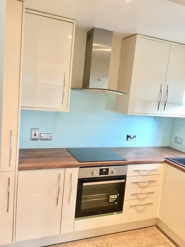 Flat Hainault Street in Greater London