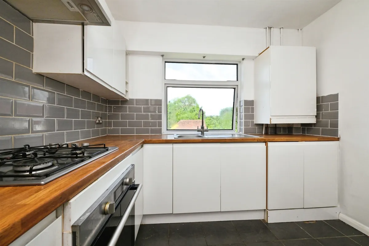 Flat Hadleigh Court in Broxbourne