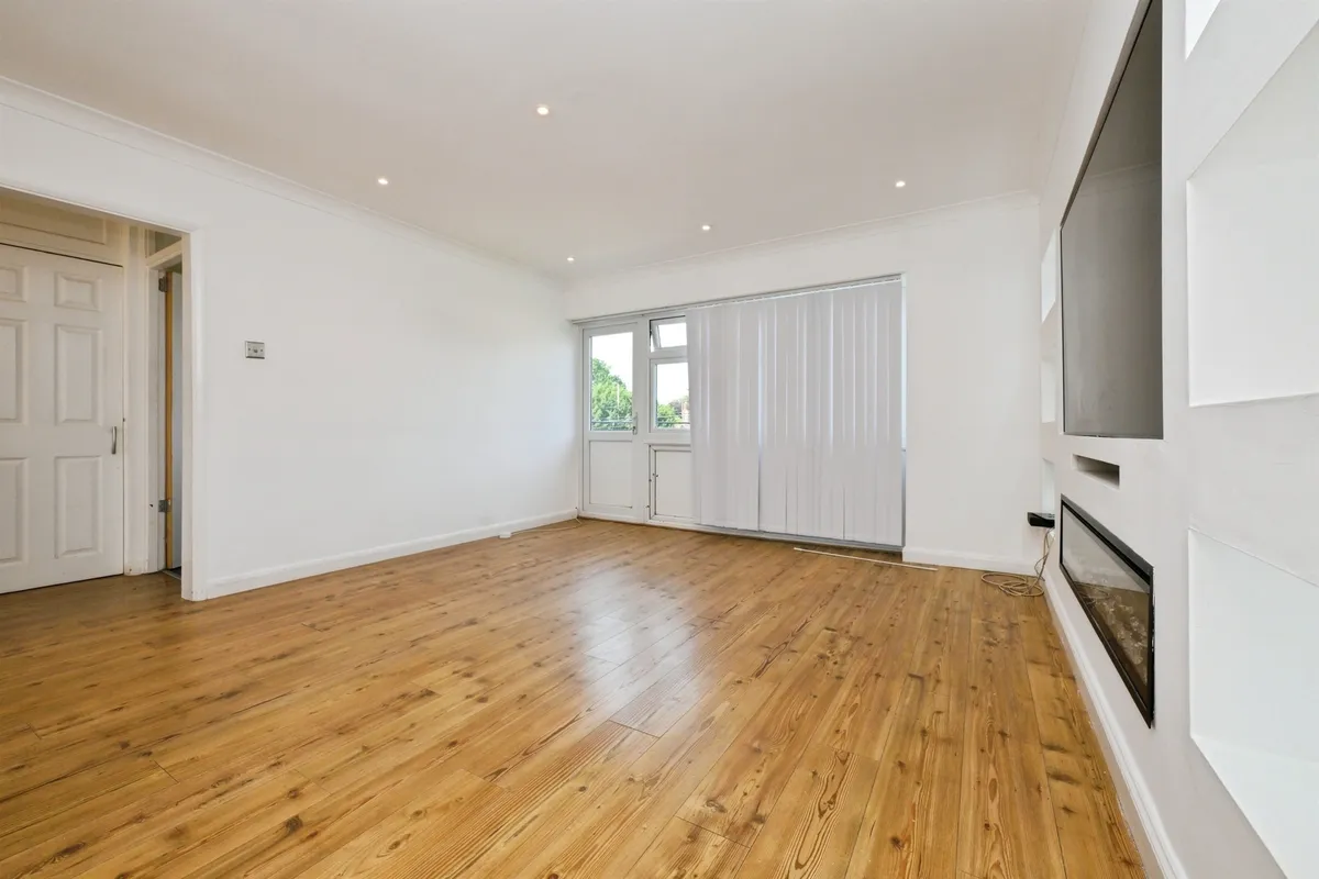 Flat Hadleigh Court in Broxbourne