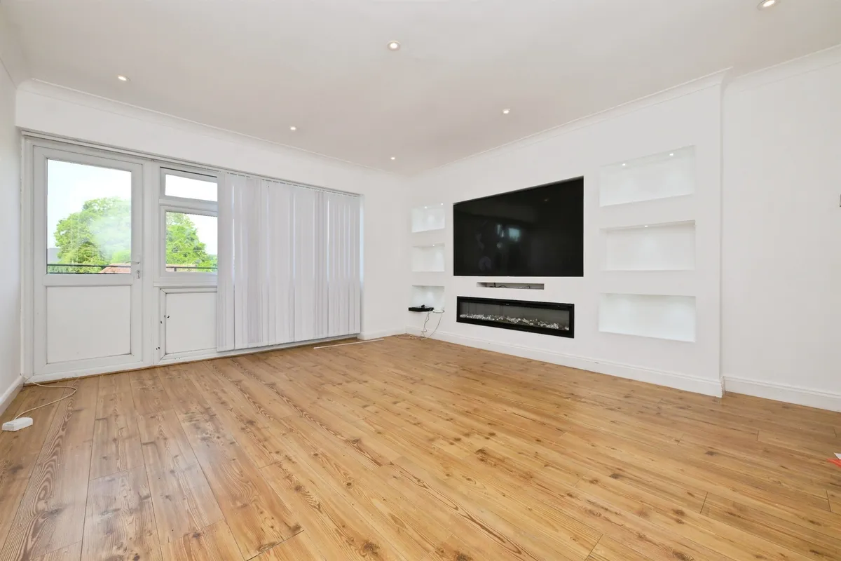 Flat Hadleigh Court in Broxbourne