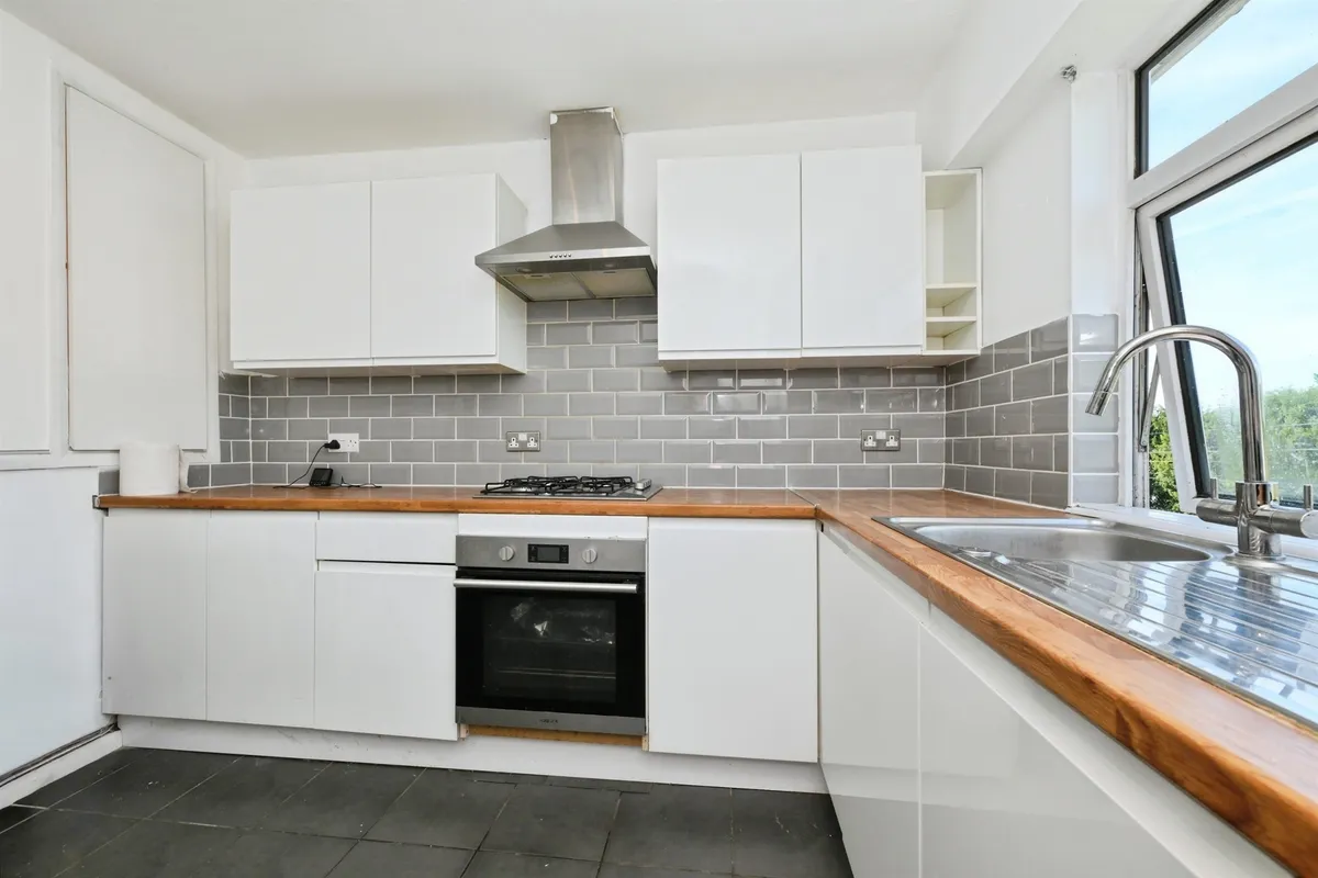 Flat Hadleigh Court in Broxbourne