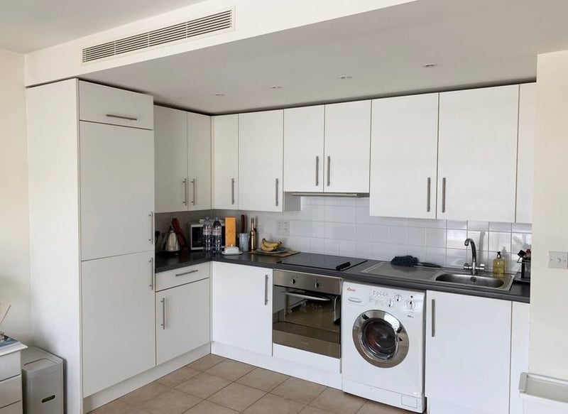 Flat Queenstown Road in Greater London