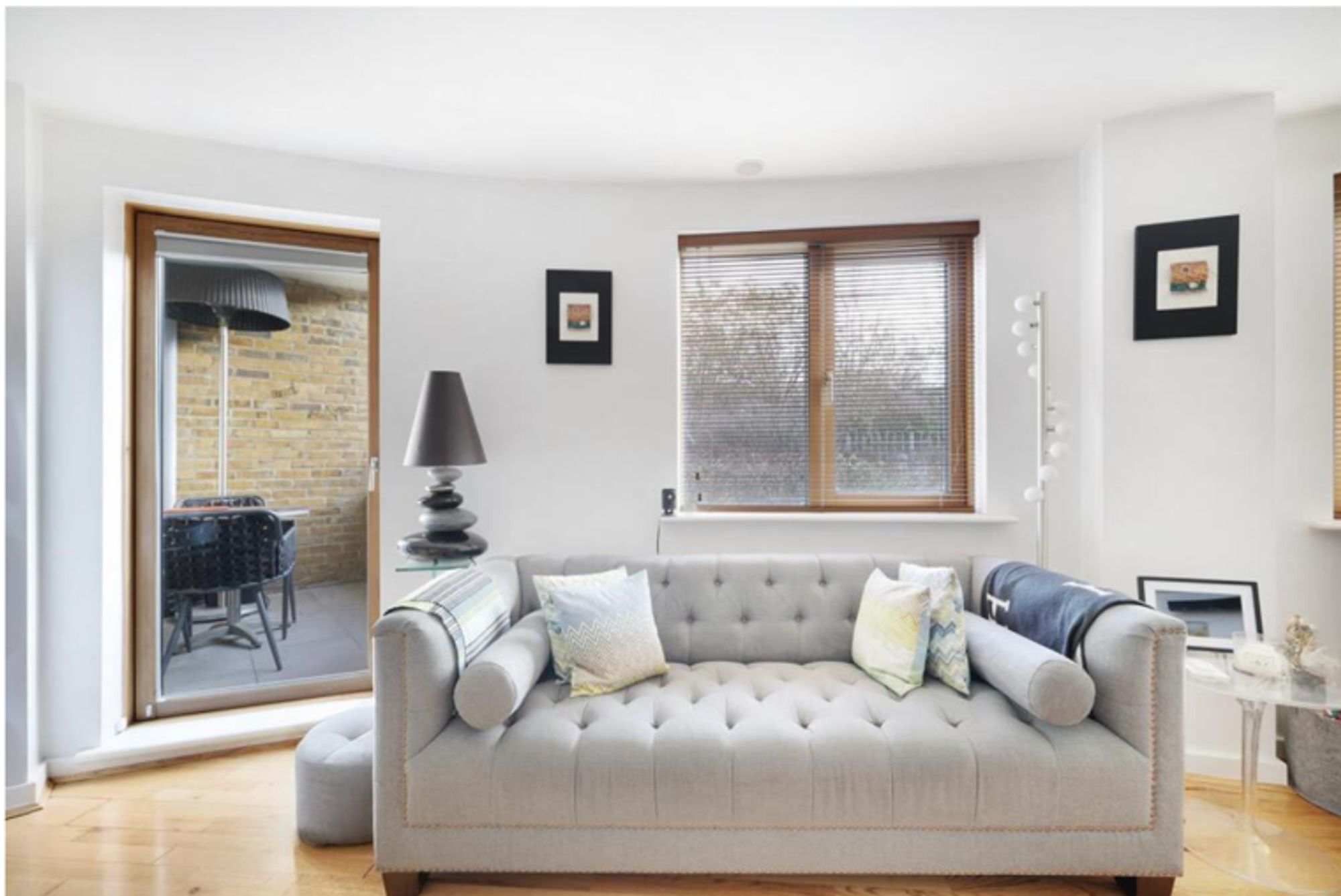 Flat Pancras Way in Greater London