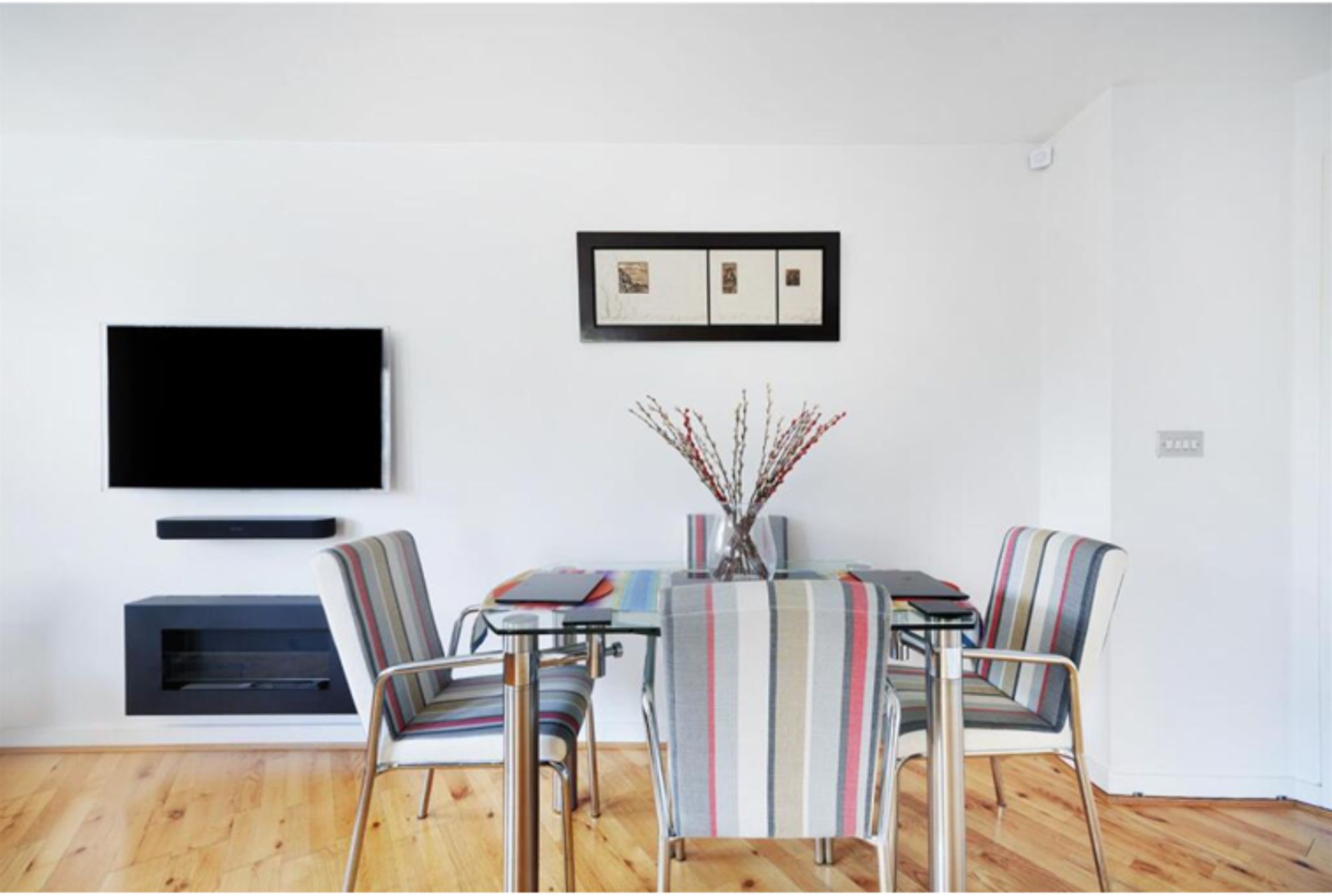 Flat Pancras Way in Greater London