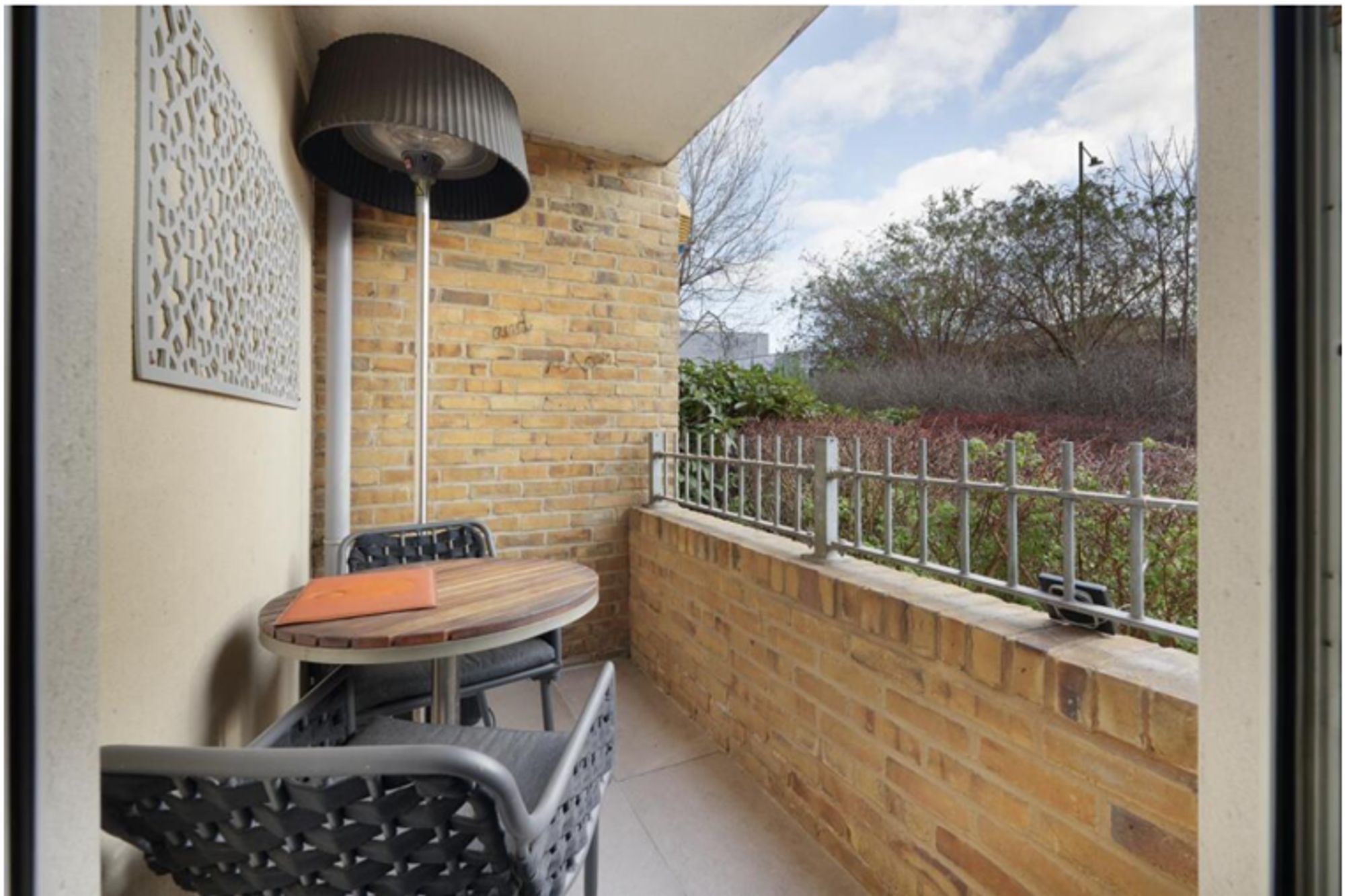 Flat Pancras Way in Greater London