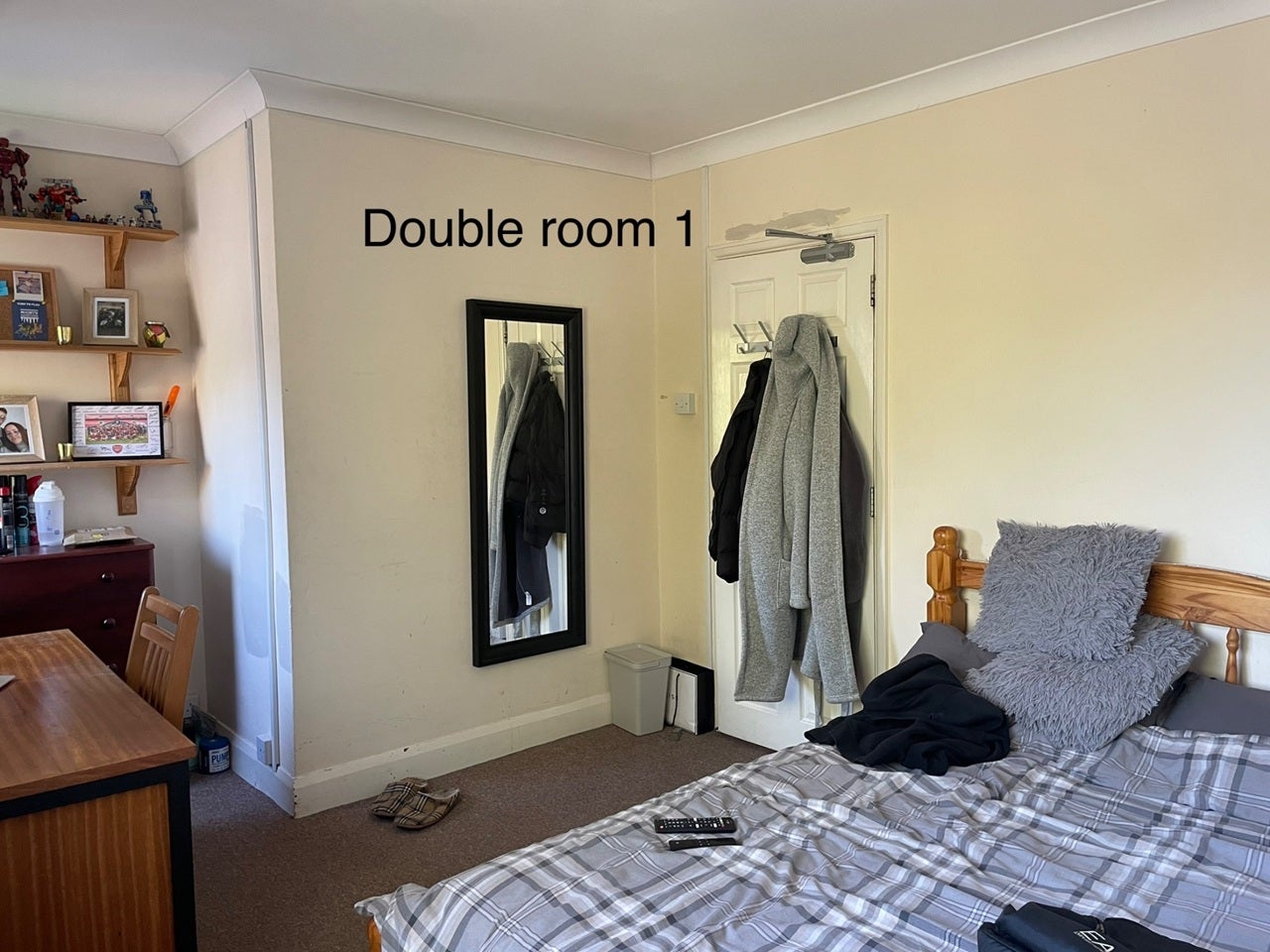 Room Honeysuckle Road in Southampton