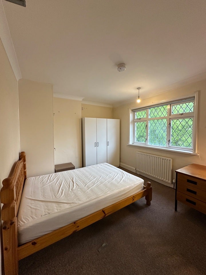 Room Honeysuckle Road in Southampton
