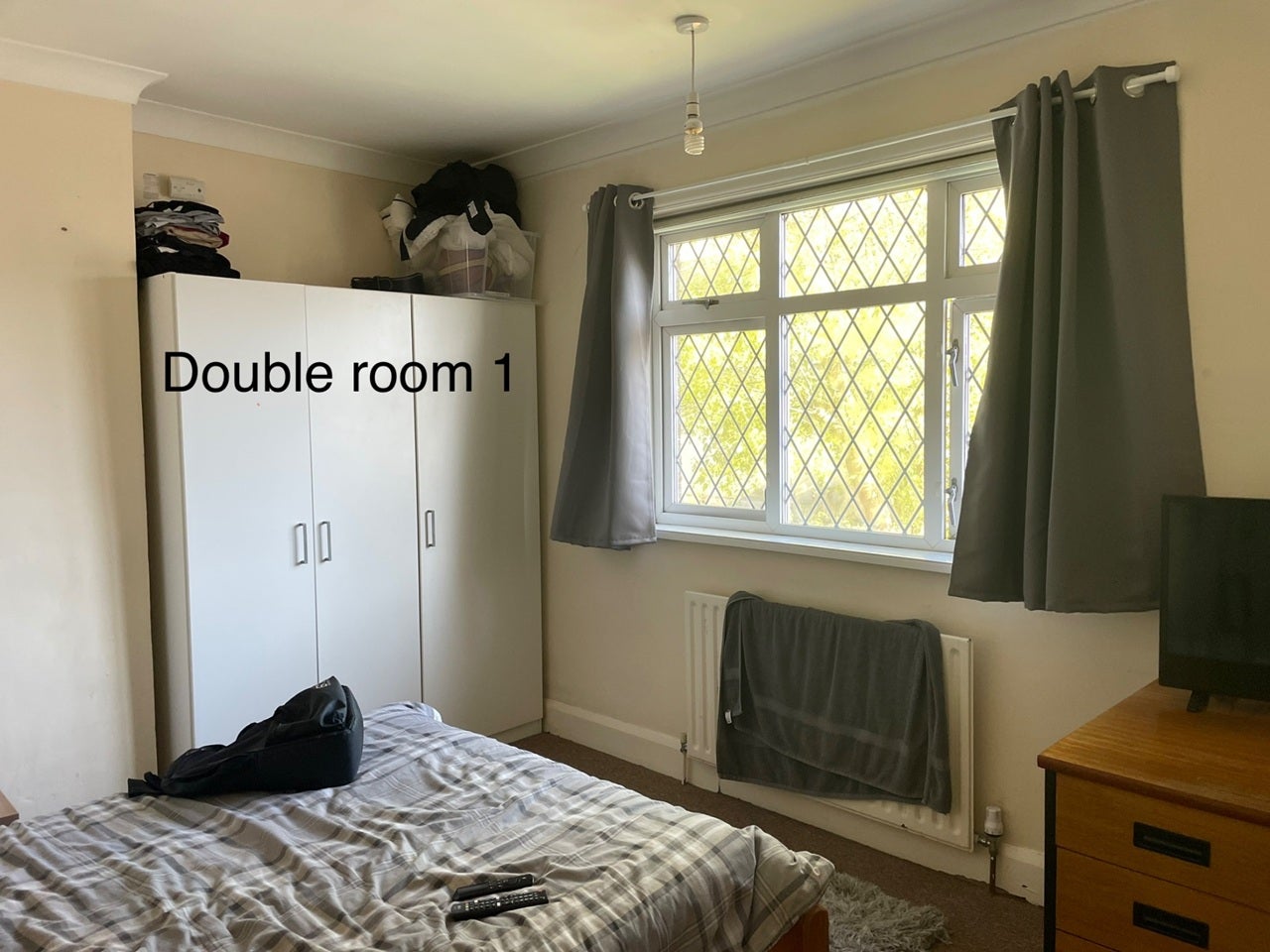 Room Honeysuckle Road in Southampton
