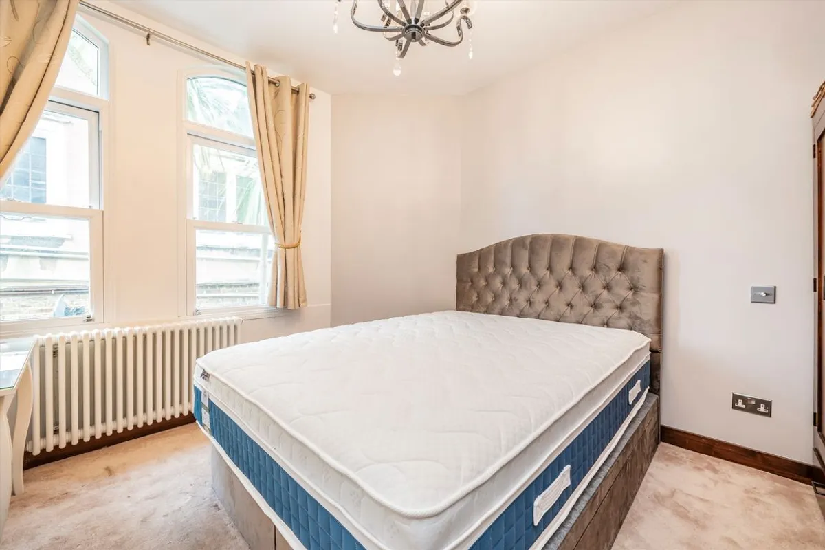 Flat Franciscan Road in Greater London