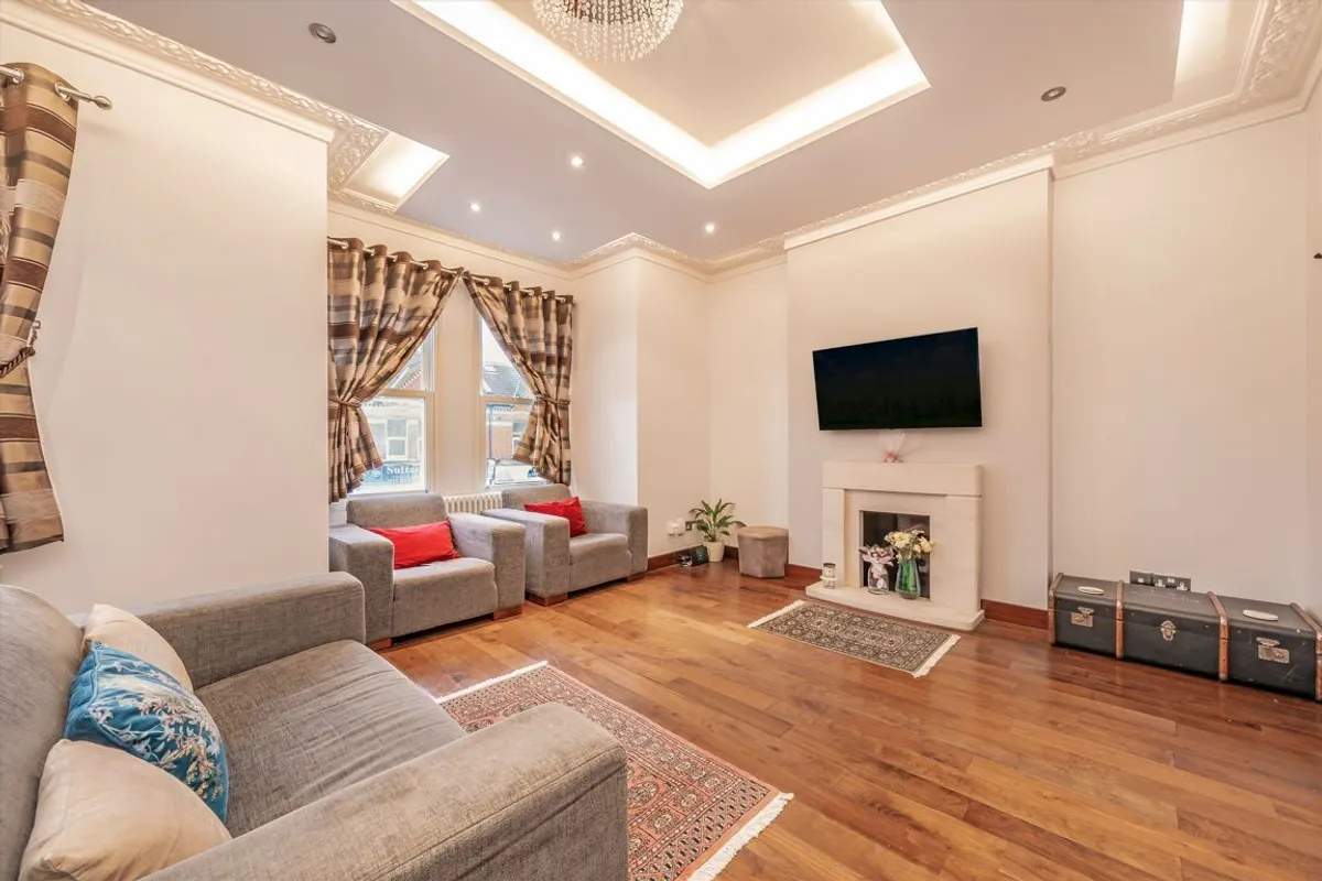 Flat Franciscan Road in Greater London