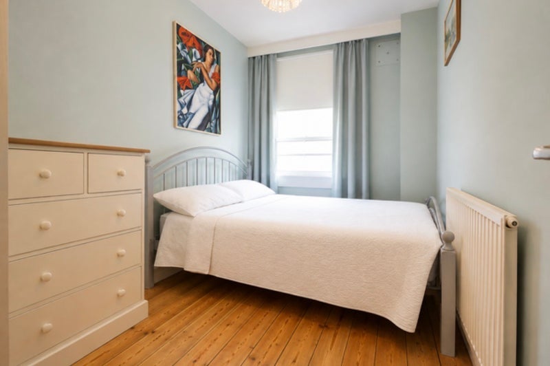 Room Crowndale Road in Greater London