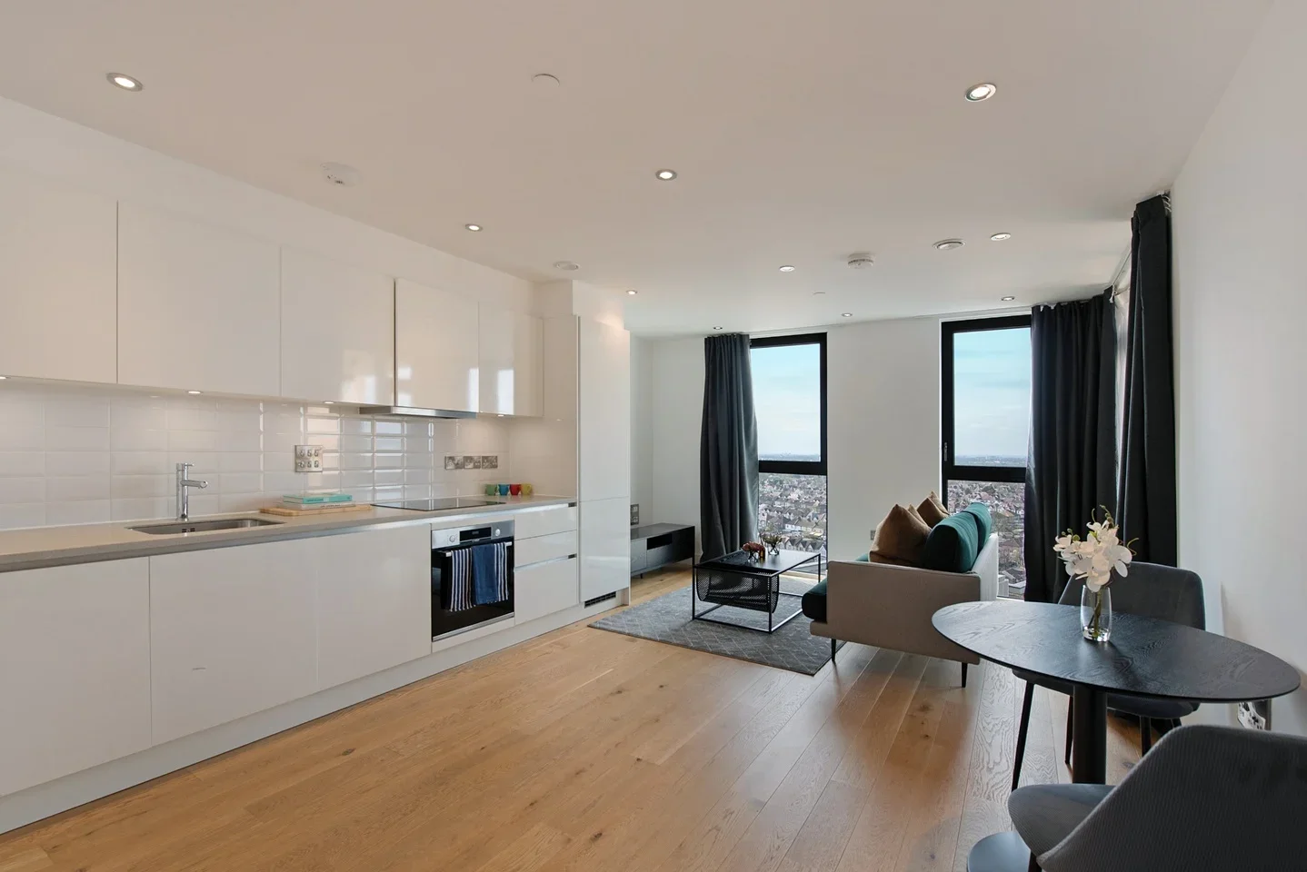 Flat Station Grove in Greater London