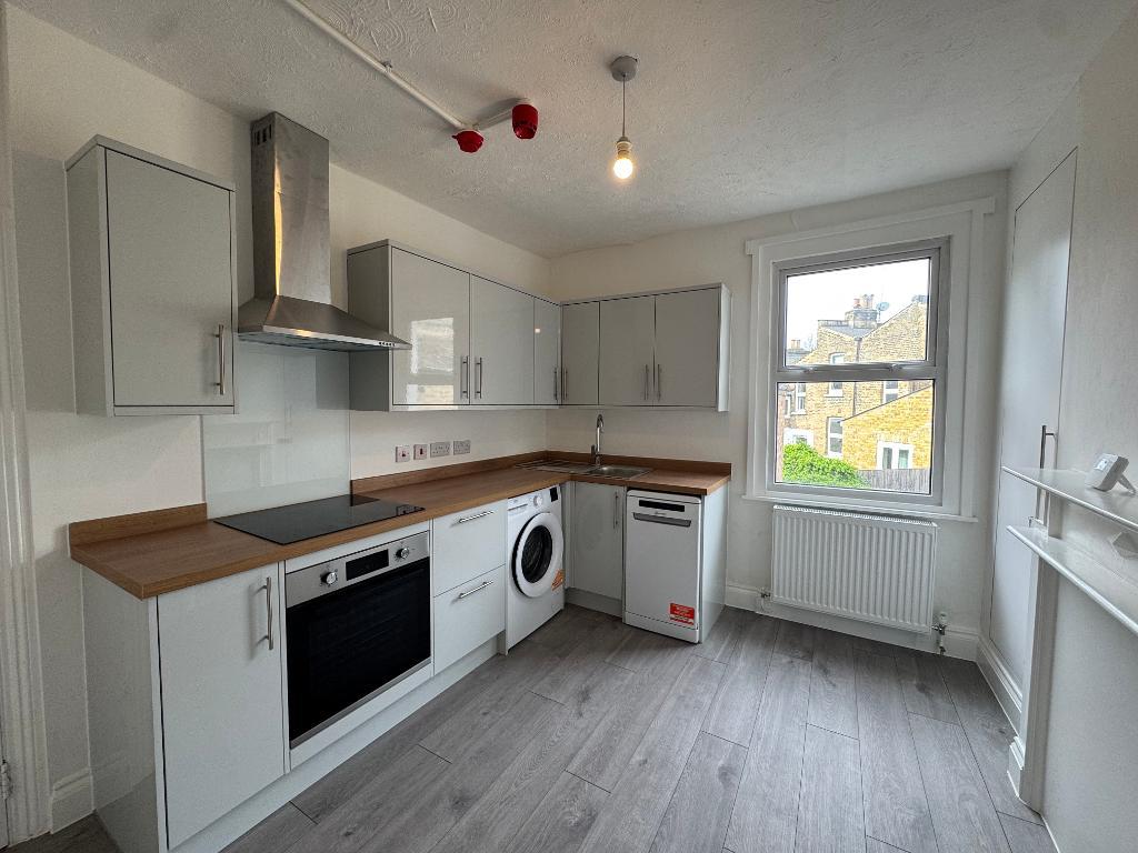 Flat Bellenden Road in Greater London