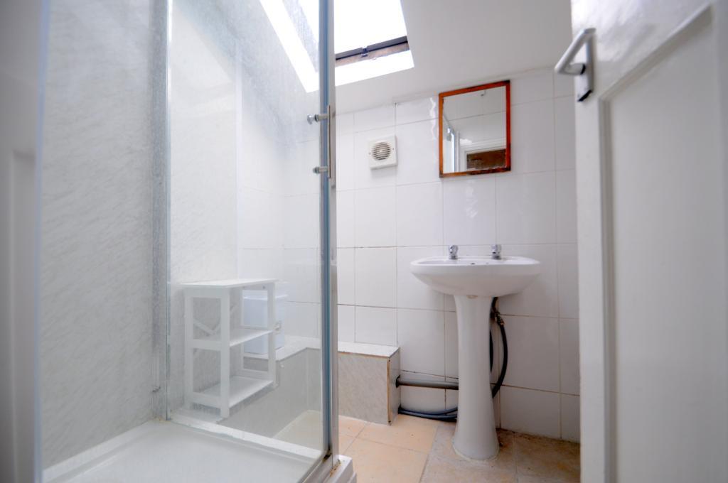 Flat Bellenden Road in Greater London