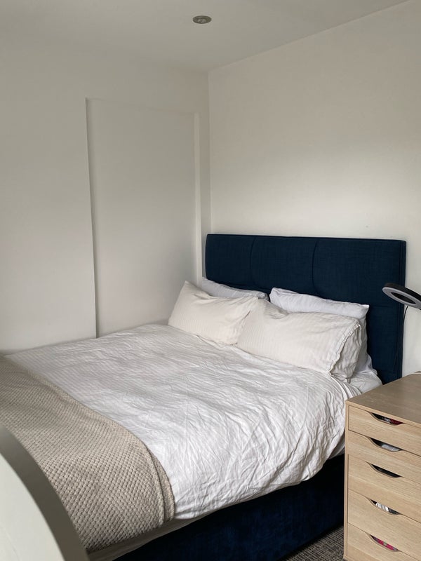 Room Grangecliffe Gardens in Greater London