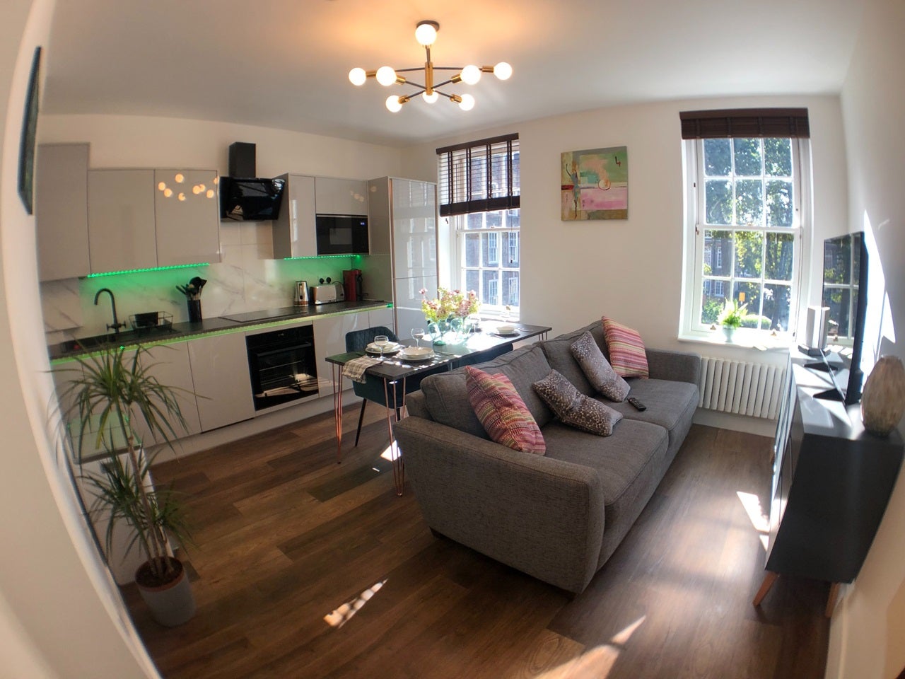 Flat Walnut Tree Walk in Greater London