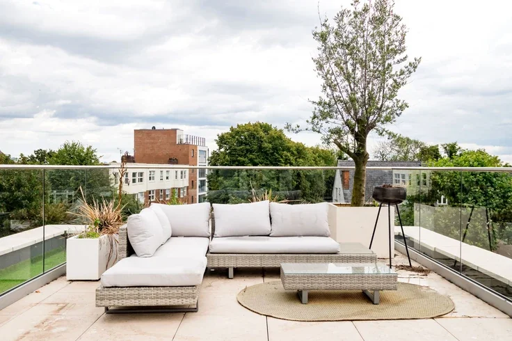 Flat Brondesbury Park in Greater London