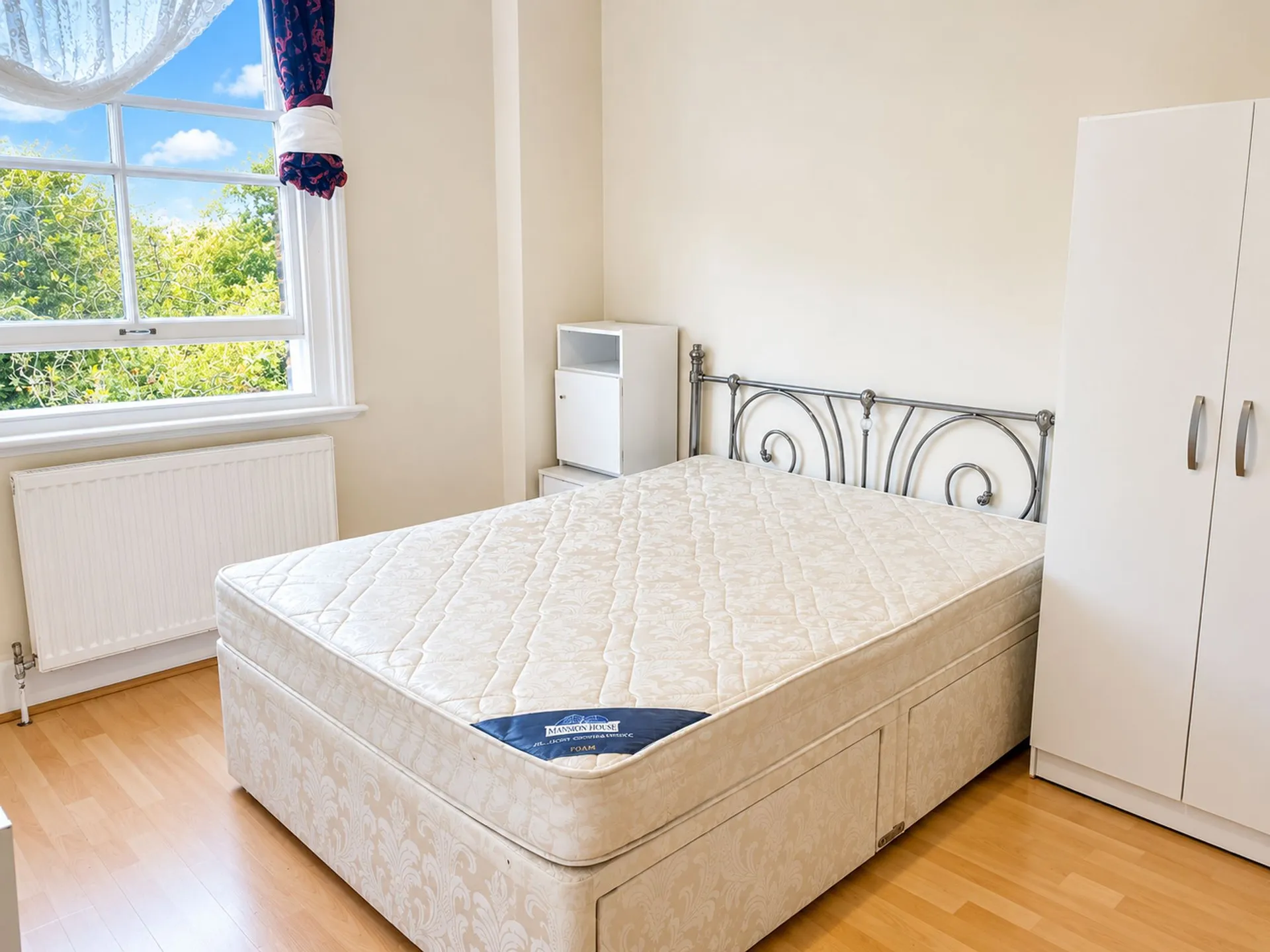 Room Trafalgar Avenue in Greater London