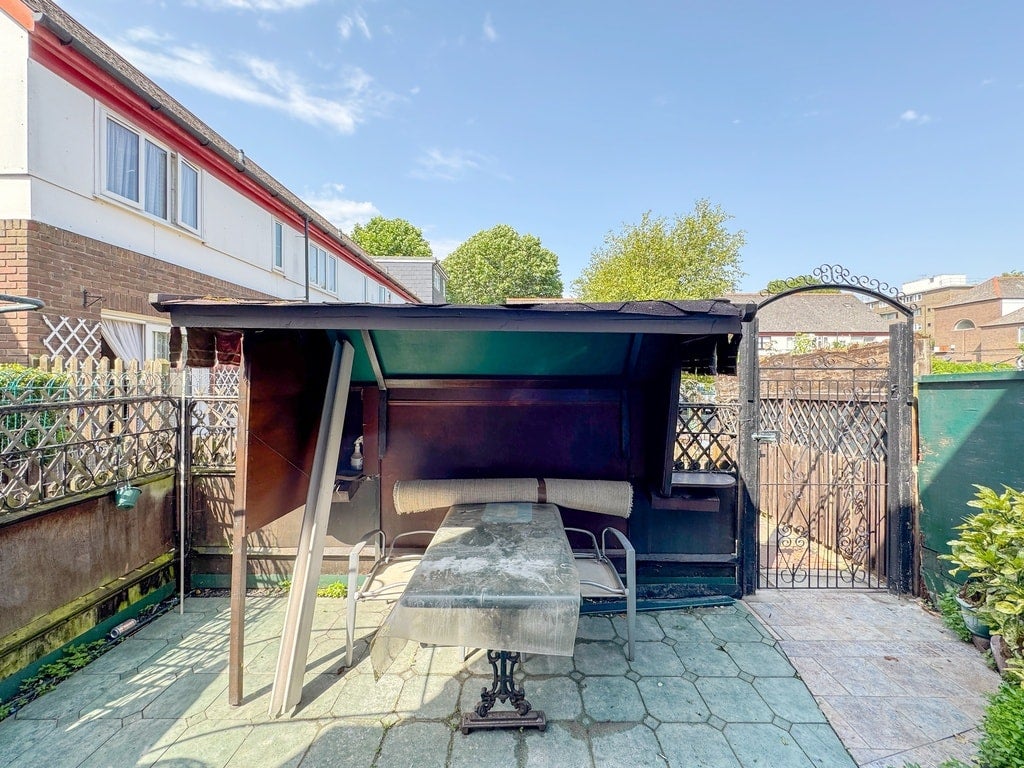 House Gillison Walk in Greater London