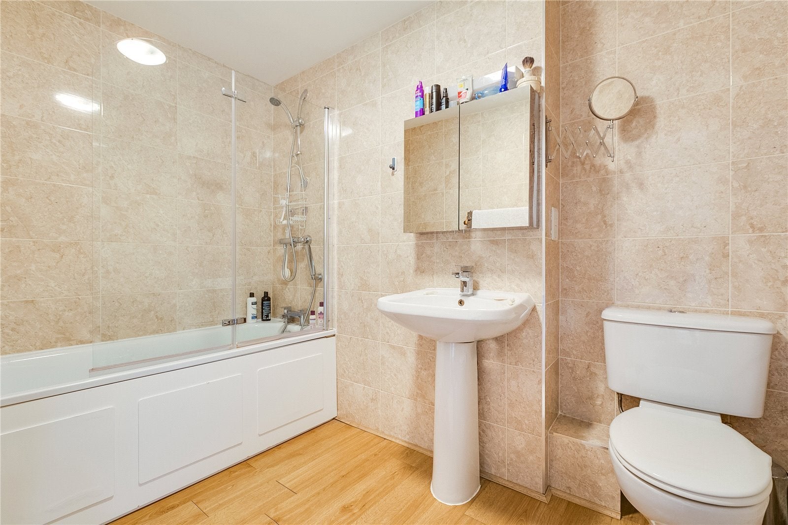 Flat Canalside Square in Greater London
