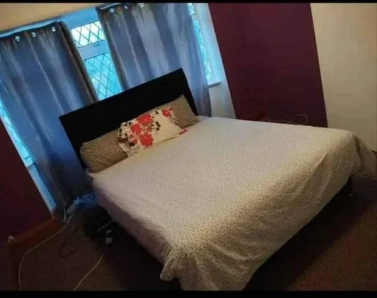 Room Carlton Crescent in Luton